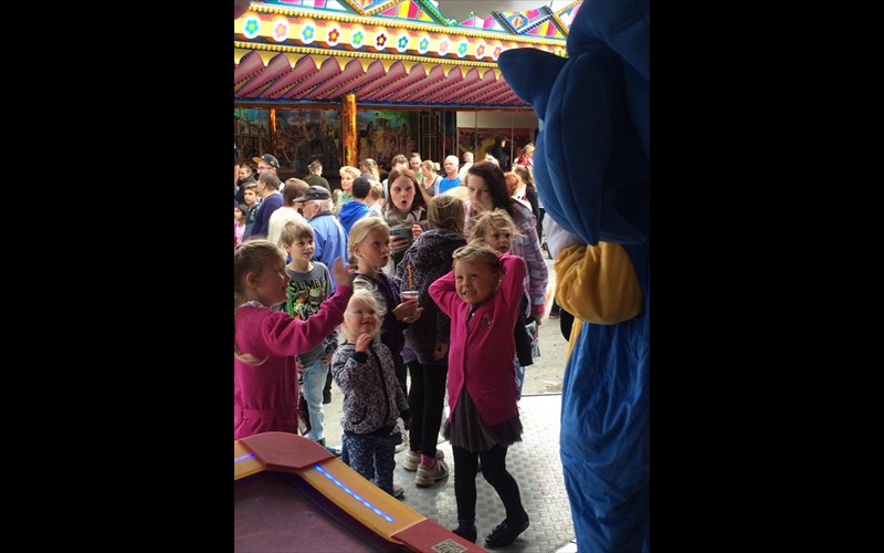 Unser Walking Act - beliebt bei den Kindern
